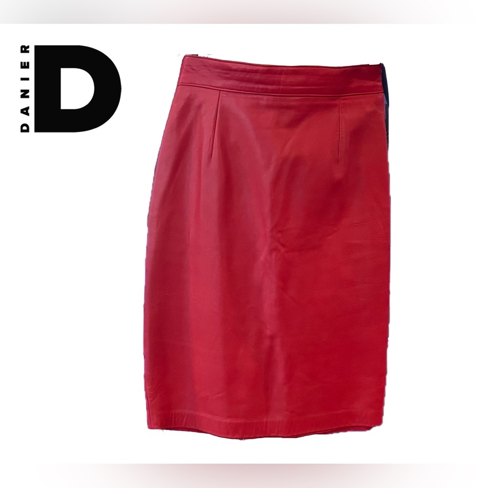 Danier Vibrant Red Pencil Skirt. Soft Lambskin  Length 24" sz 10
